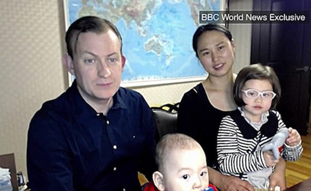 Rodinka z BBC rozhovoru promluvila: Proč profesor nemohl své ženě pomoci? Důvod je snad vtipnější než video
