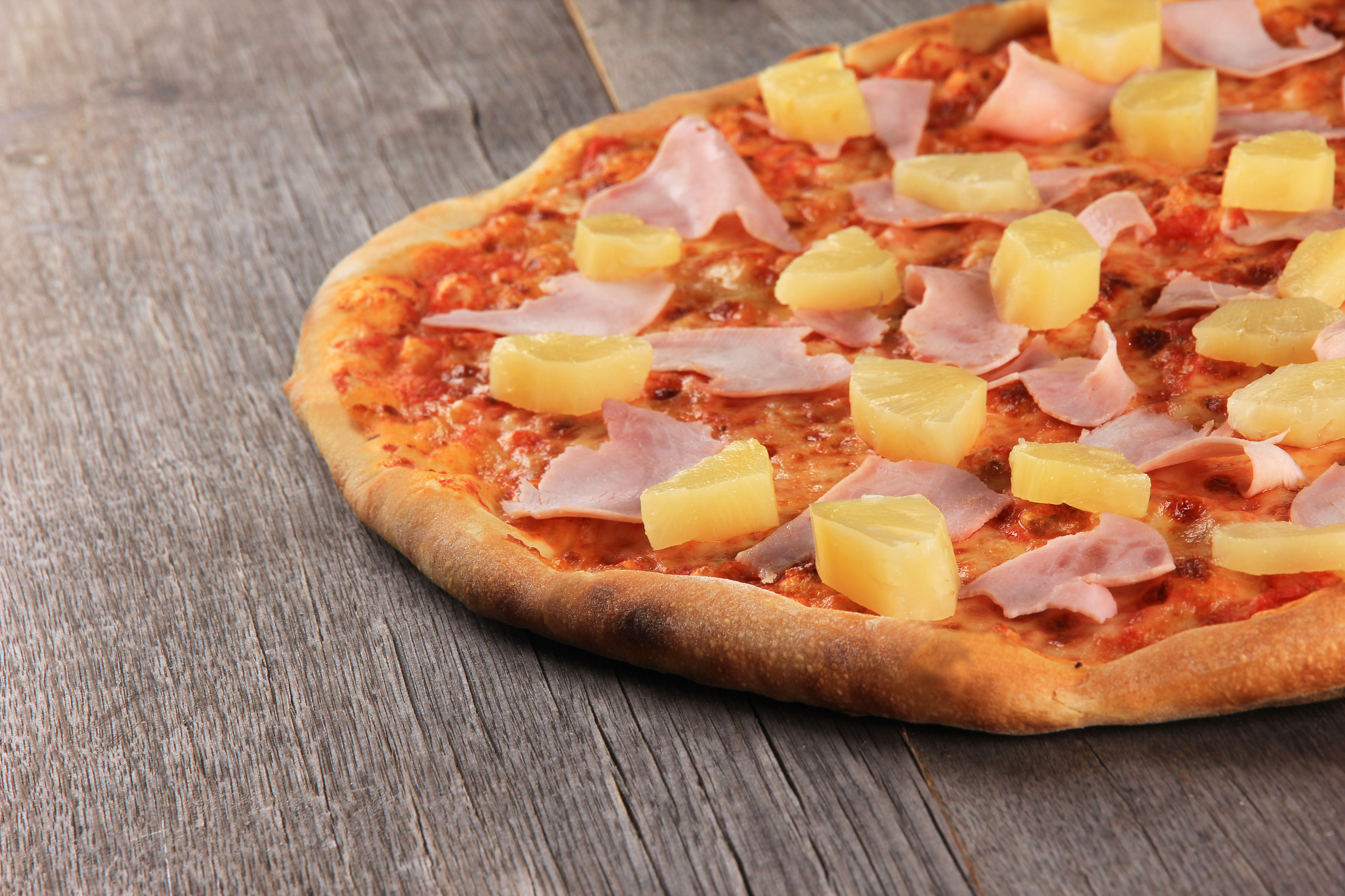 Buď ji milujete, nebo nenávidíte! Víte ale, kde pizza Hawai vznikla? Itálie to rozhodně není