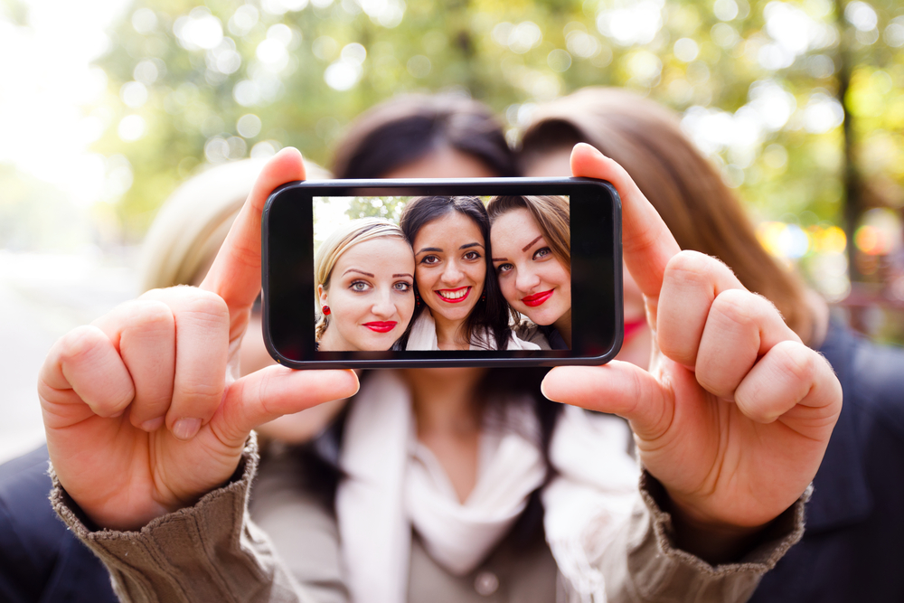 Řekni mi, jaký filtr používáš, a já ti řeknu, jestli máš depresi. Studie našla pojítko mezi Instagramem a duševním zdravím