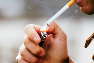 Skokové zdanění cigaret očekávaný výnos daní nepřinese