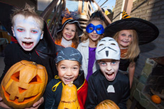 Děsivý Halloween je tu. 4 věci, které by vám při&nbsp;jeho oslavách neměly chybět
