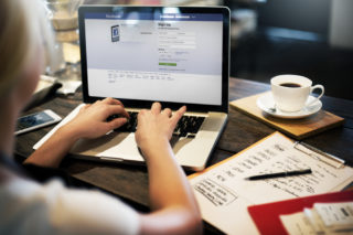5 nejznámějších hoaxů na&nbsp;českém internetu. Facebook už má páky, jak s&nbsp;falešnými zprávami zatočit