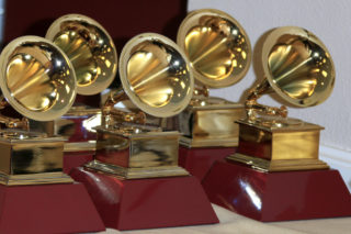 Hudební ceny Grammy ovládl Bruno Mars, posmrtně získal ocenění Leonard Cohen