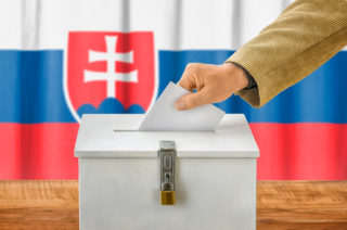 Volby na&nbsp;Slovensku: Kotleba jako hejtman skončil, Směr v&nbsp;krajích překvapivě ztratil