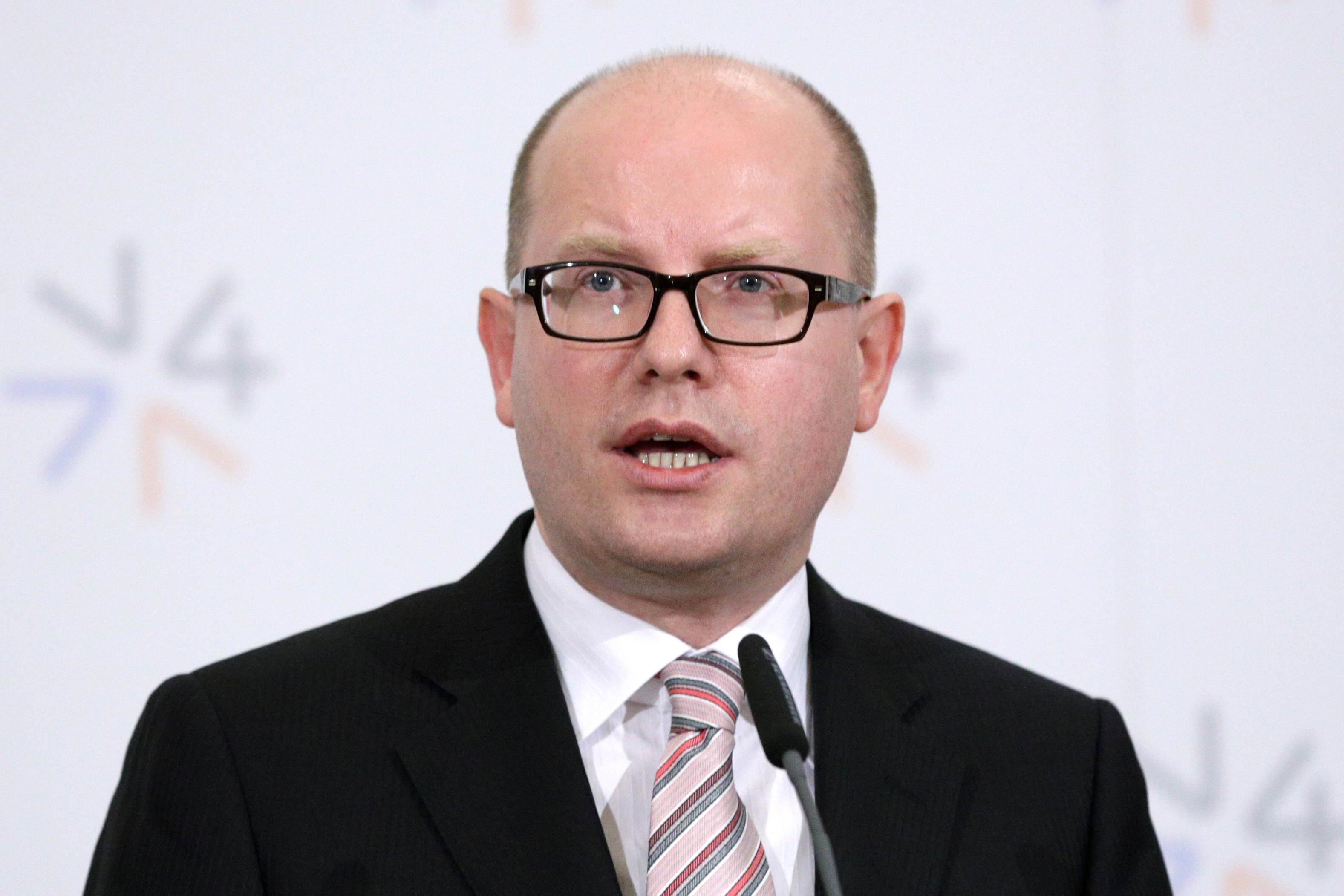 Vládní krize pokračuje: Sobotka odmítl Schillerovou, chce od ANO jiného kandidáta!