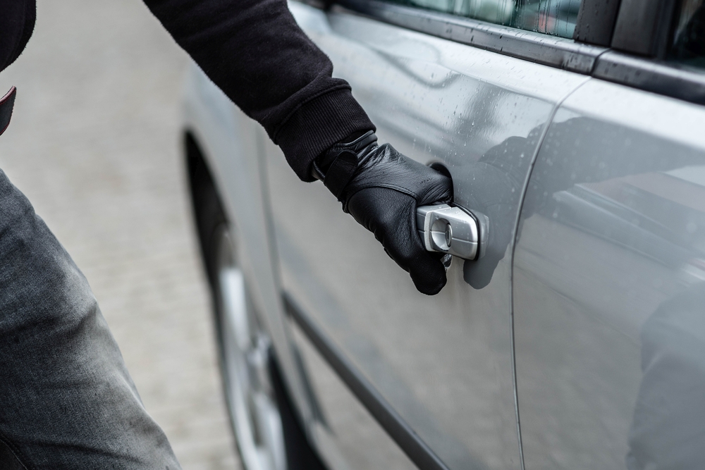 POZOR: Zloději aut řádí se čtečkou. Luxusní auto zmizí během dvou minut!
