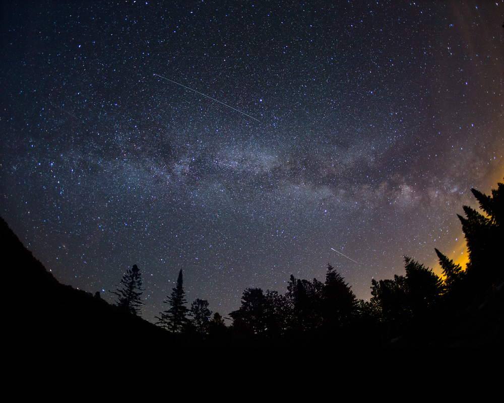 Hlavy vzhůru, v noci na neděli vrcholí meteorický roj Perseid. Kde je nejlepší padání hvězd sledovat?