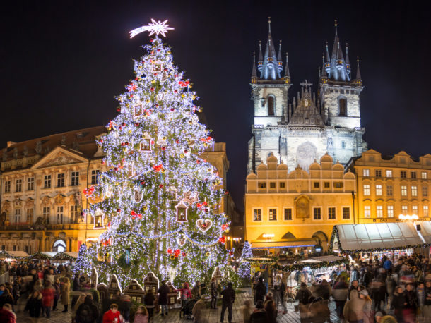 Vánoční strom v&nbsp;sobotu rozsvítí Staroměstské náměstí. Pro&nbsp;velký zájem hned několikrát