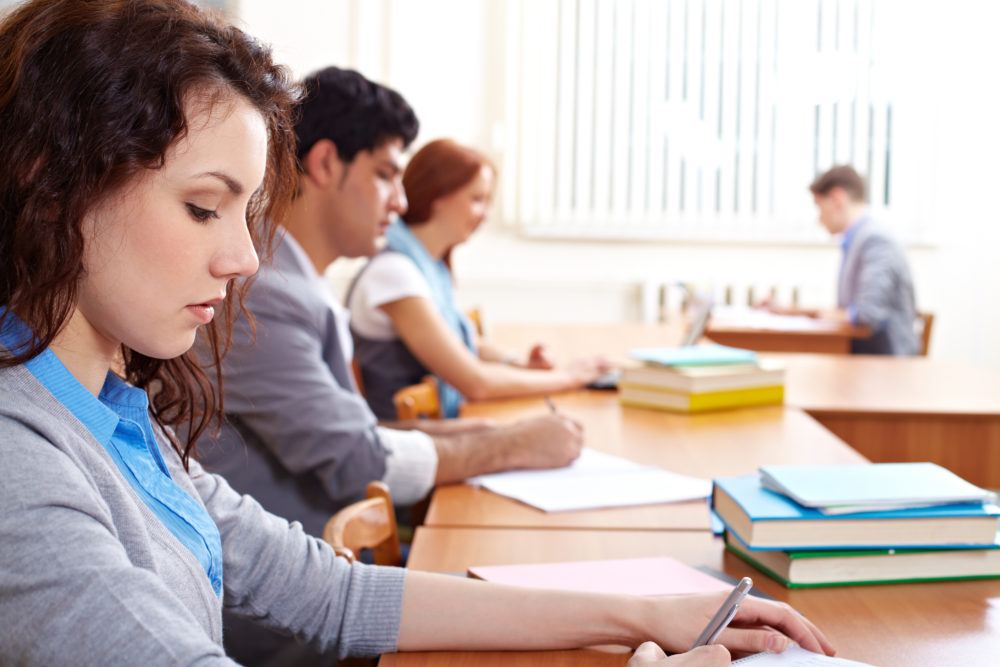 Test z&nbsp;ČEŠTINY se nedal stihnout, rozčilují se maturanti. Podívejte se, jaké měli ZADÁNÍ