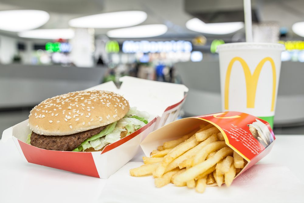 Udělej si sám! “Mekáč” v Česku zavádí možnost poskládat si hamburger na přání