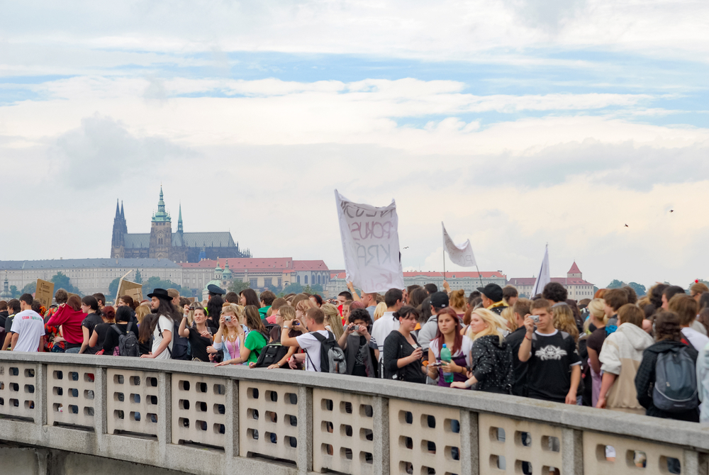 První máj v Praze: Do ulici vyrazí politici i demonstranti. PŘEHLED