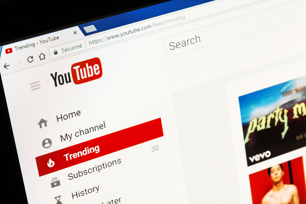 Politikům věří Češi méně než youtuberům, ukázal průzkum