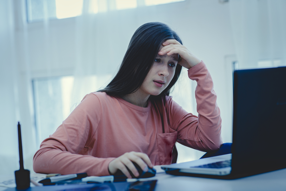 Nebezpečná internetová hra Modrá velryba je v&nbsp;Česku! Promluvte s&nbsp;dětmi, nabádá policie rodiče