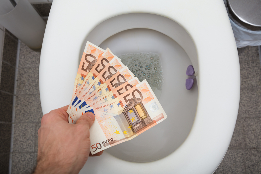 Záhada ve Švýcarsku: Neznámý boháč ucpává toalety penězi, spláchl už přes 2 miliony
