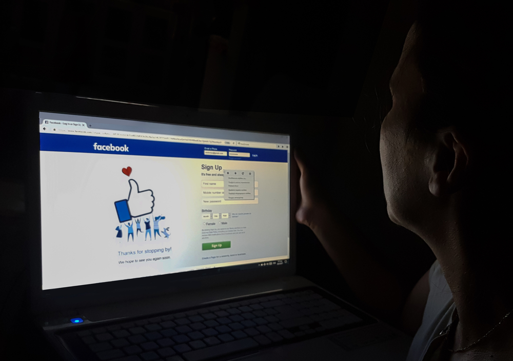 Víte, co dělají vaše děti na internetu? Každé šesté sdílí své intimní fotky, ukázal průzkum