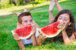 Může ovoce škodit? Letních plodů si dopřávejte s&nbsp;mírou, radí odborníci