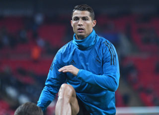 Ronaldo popáté získal Zlatý míč, dotáhl se tak na&nbsp;Messiho