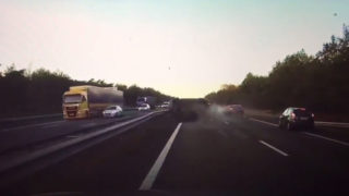 VIDEO: Autopilot předpověděl bouračku dřív než se stala. Řidiči zachránil život