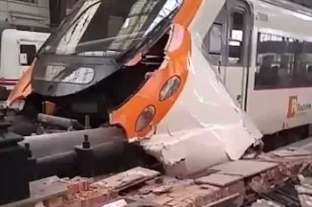 Nehoda vlaku v&nbsp;Barceloně si vyžádala na&nbsp;40 zraněných. VIDEO
