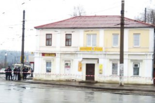 V budově ukrajinské pošty se zabarikádoval muž, je zřejmě ozbrojený