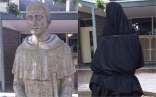 Tak to se nepovedlo! Škola nechala zakrýt sochu kvůli sexuálním podtextu. Vidíte to taky?