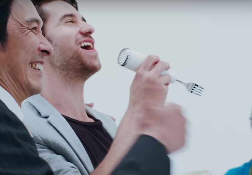 VIDEO: Nevychovanci mají utrum! Firma přišla s vidličkou maskující srkání