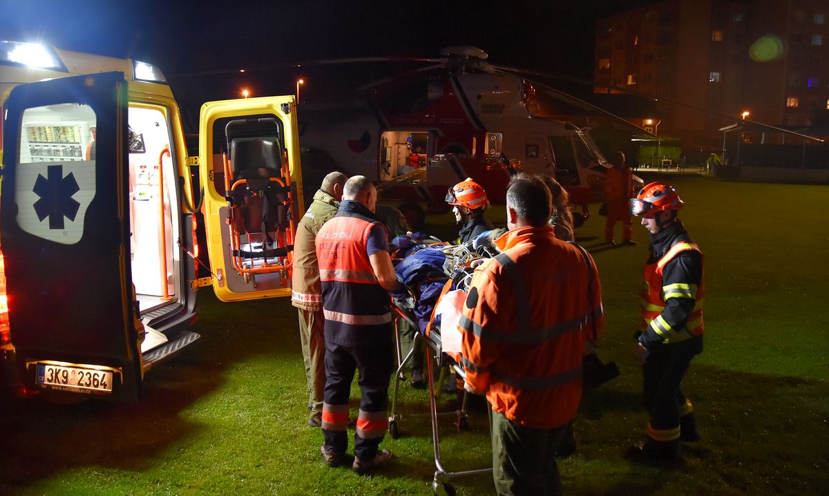 Muž se v&nbsp;paneláku v&nbsp;Lokti polil hořlavinou a&nbsp;zapálil se. Pak utekl do lesa