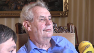 Změna času? Je to jen buzerace lidí, řekl v&nbsp;Prezidentském Pressklubu Miloš Zeman. VIDEO