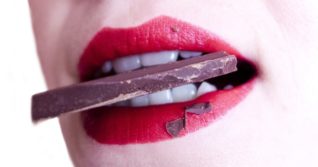 Nemusíte mít špatné svědomí z toho, že jíte často čokoládu.
