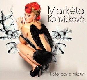 Markéta Konvičková na obalu nové desky Kafe, bar a nikotin